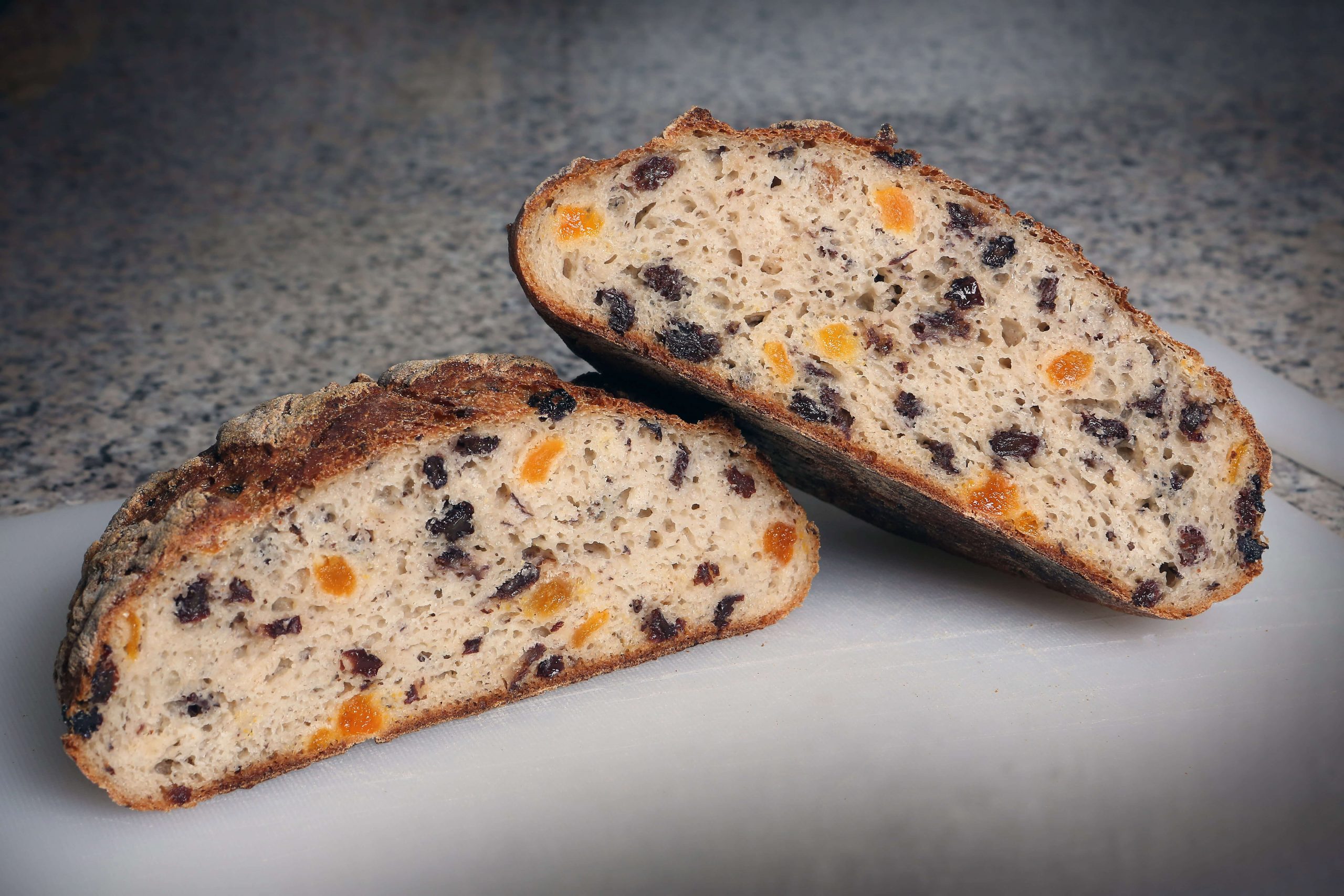 La Miche gourmande aux raisins de Corinthe et abricots secs sans gluten